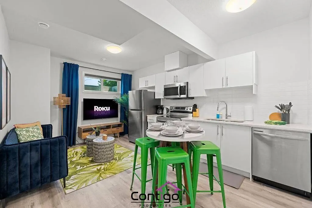 The Den, Centrally Located Suite, King Bed, Wifi! Edmonton Apartment